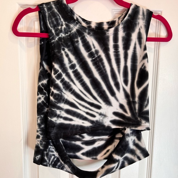 Lululemon LA Cut out top - Picture 2 of 3